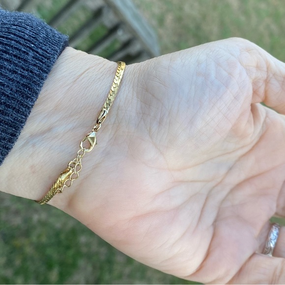 Gold plated bracelet fits up to 8” wrist - New - Picture 8 of 12